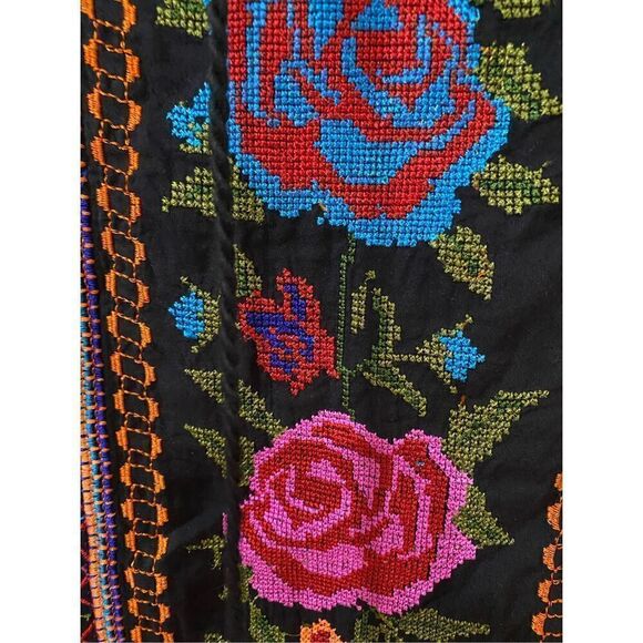 RAJ Embroidered Floral Blouse - Picture 2 of 4